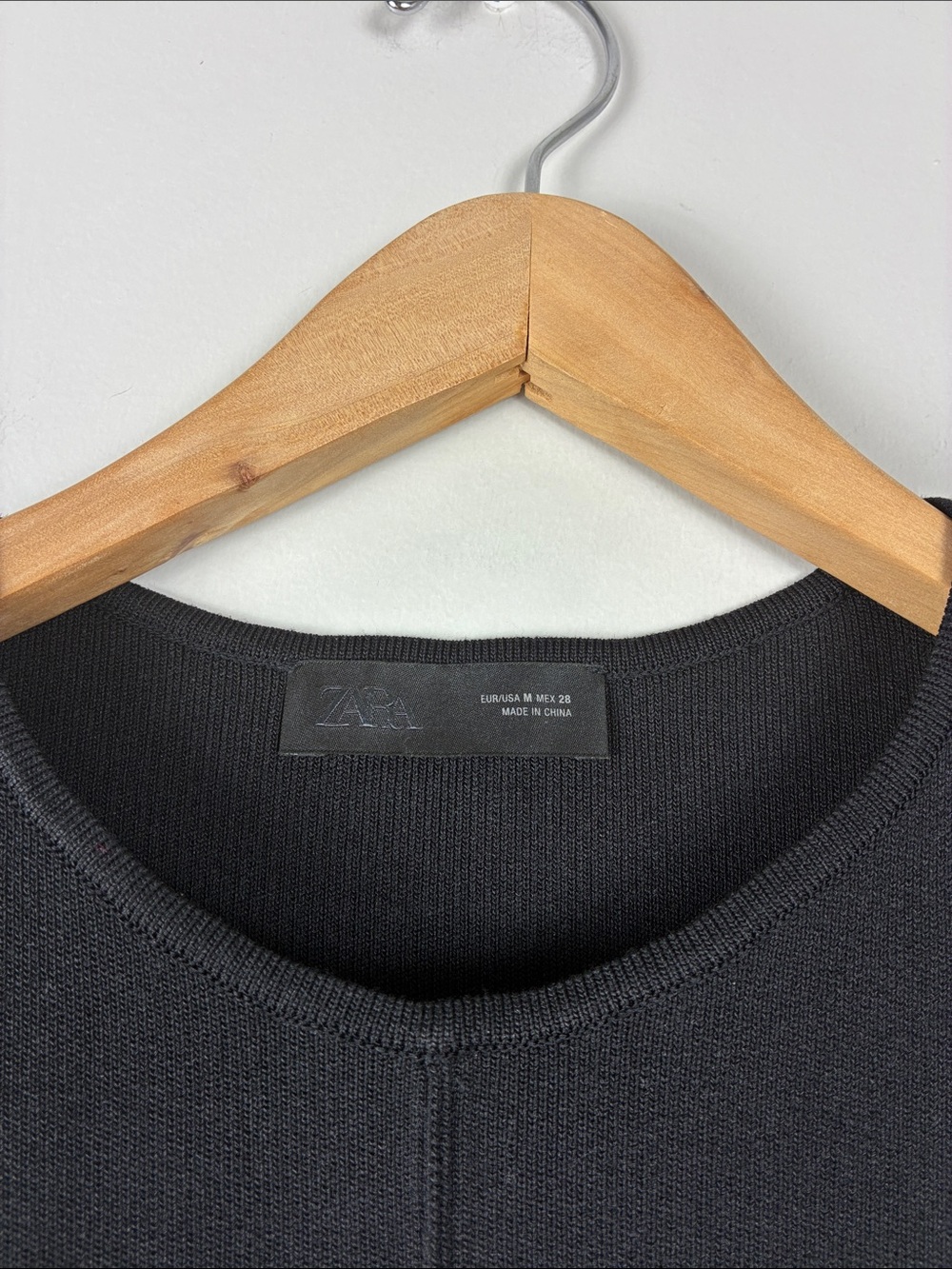 Zara Sleek Black Knit Ribbed Stretch Sleeveless Top M Classic Minimalist - Picture 7 of 11